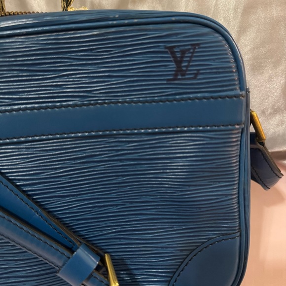 Louis Vuitton Epi Leather Trocadero 24 - Picture 7 of 12